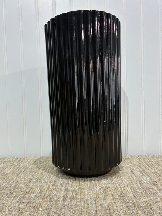 Nyx Ribbed Vase in Black